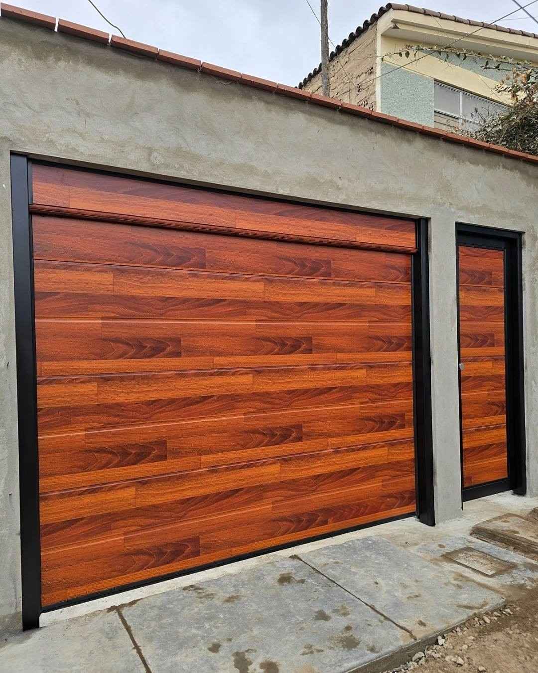 puerta seccional de garaje panel teka con motor smarlift